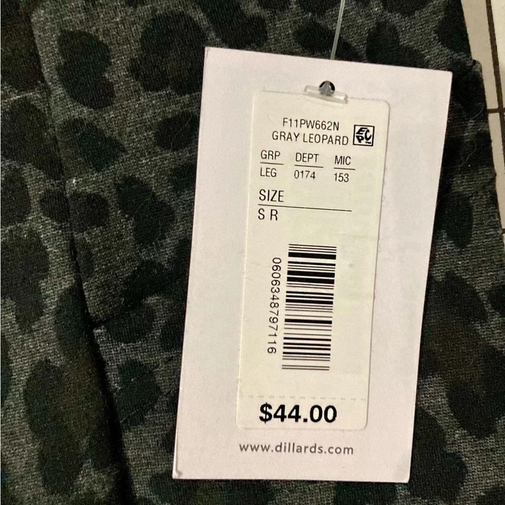 NWT Westbound Women’s‎ Size SR Gray Leopard Essential High Rise Skinny Leggings